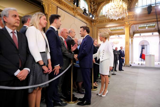 Brigitte Macron dans une silhouette blanche pour l'investiture d'Emmanuel Macron, ce 7 mai