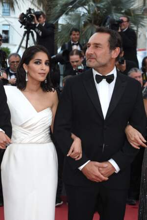 Leïla Bekhti et Gilles Lellouche sont assortit en blanc et noir lors de la montée des marches du film « Le Grand Bain » lors du 71ème Festival International du Film de Cannes, le 13 mai 2018  