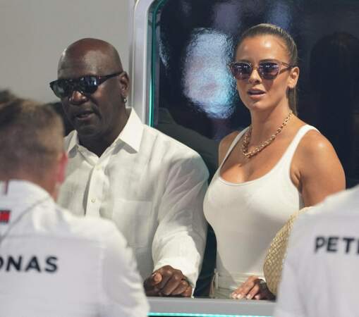 Fashion match pour Michael Jordan et sa femme Yvette Prieto lors du Grand Prix de Formule 1 de Miami, le 8 mai 2022. Le couple est habillé en blanc pour ce rendez-vous automobile.  