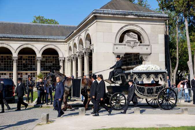 La dernière entrée en scène de Régine pour ses obsèques, le lundi 9 mai 2022.