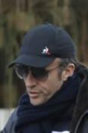 Emmanuel Macron et sa casquette bleue marine de la marque française, le coq sportif. Touquet, dimanche 10 avril 2022. 