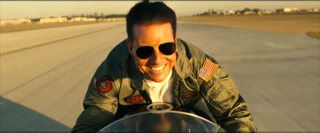 Photos de la bande-annonce de "Top Gun: Maverick" avec Tom Cruise. L'acteur américain porte les lunettes Aviateur de la marque Ray-ban.