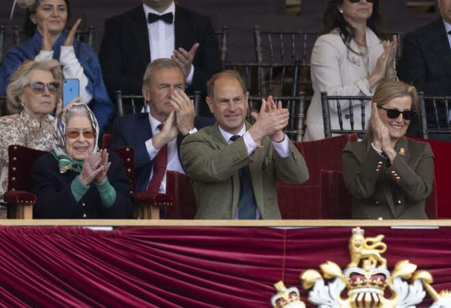 La reine Elisabeth II  s'est régalé au "Royal Windsor Horse Show", en présence du prince Edward, duc de Kent, et de sa femme, Sophie Rhys-Jones.
