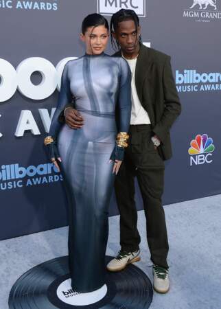 Kylie Jenner et Travis Scott à la soirée des "Billboard Music Awards 2022" à Las Vegas, le 15 mai. Kylie Jenner craque pour une robe Balmain - collection Automne/Hiver 2022. 