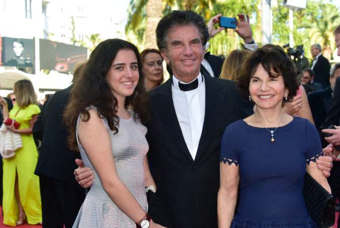 Jack Lang, sa femme Monique et leur petite-fille Anna lors du 69ème Festival International du Film de Cannes le 21 mai 2016.