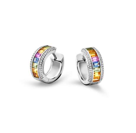 Boucles d'oreilles Variato créole 18K or gris, saphirs rainbow et diamants, Bucherer Fine Jewellery, 3 300€