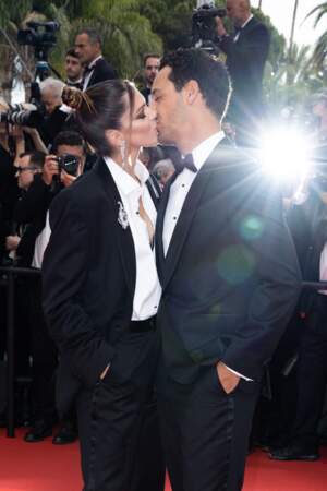 Iris Mittenaere et Diego El Glaoui ont échangé un tendre baiser lors de l'avant-première du film « Top Gun : Maverick » à Cannes, le 18 mai 2022.