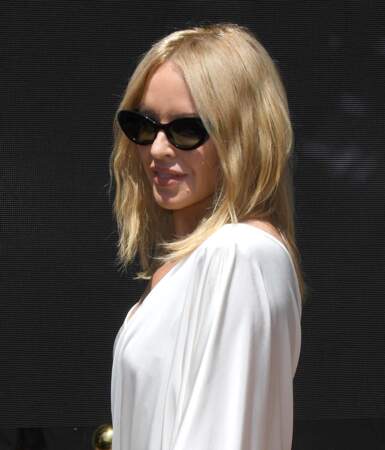 Kylie Minogue aperçue à la sortie de son hôtel lors du 75ème Festival International du Film de Cannes, le 19 mai 2022. 