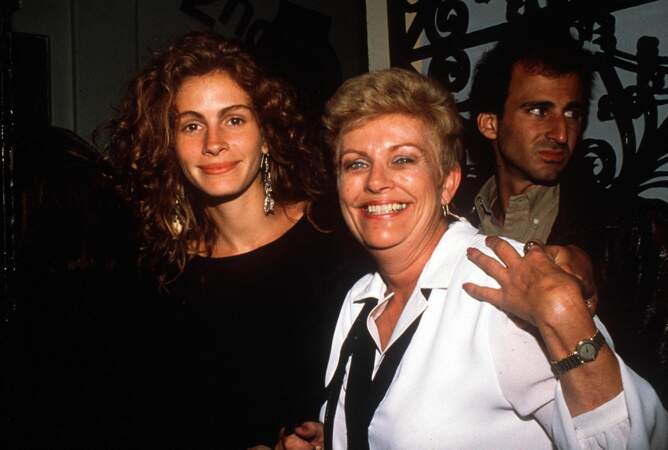 Julia Roberts et sa mère, l'actrice Betty Lou Bredemus, lors d'une soirée à New York, le 1er juillet 1989.