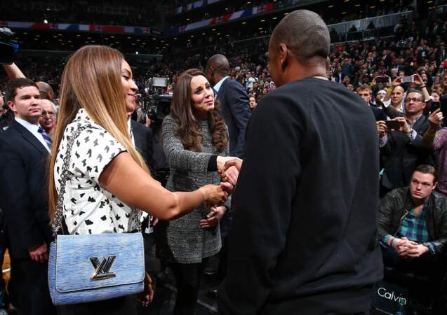 Kate Middleton serrant la main à Jay-Z, le 8 décembre 2014