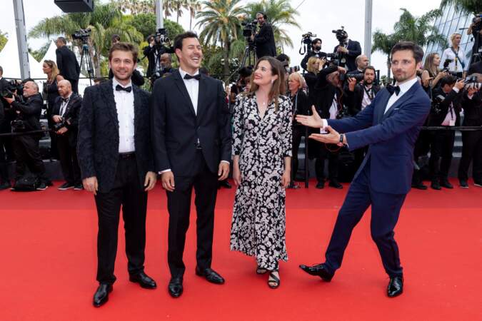Logann Antuofermo, Ahmed Hammadi Chassin, Camille Claris, et Raphaël Personnaz pour la montée des marches du film Decision to Leave, lors du 75ème Festival International du Film de Cannes, le 23 mai 2022.