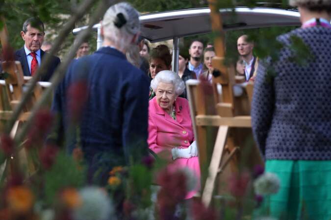 Elizabeth II à l'exposition florale "RHS Chelsea Flower Show" au Royal Hospital à Londres, le 23 mai 2022.
