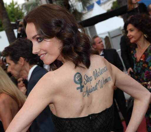 En 2019, Sand Van Roy, qui accuse Luc Besson de viol, a profité de sa montée des marches de Cannes pour dévoiler un tatouage lourd de sens
