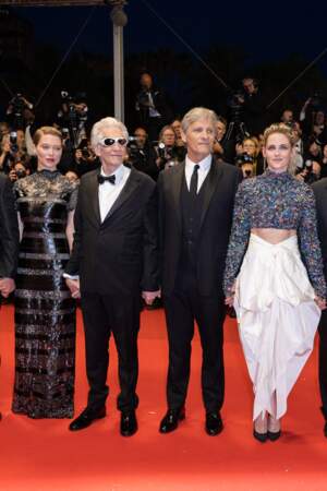 Glamour et élégantes, Léa Seydoux et Kristen Stewart ont littéralement charmé le tapis rouge pour la montée des marches du film « Les crimes du futur » lors du 75ème Festival International du Film de Cannes, le 23 mai 2022.