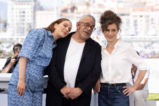 Monia Chokri, Yousry Nasrallah, Laura Wandel pour le photocall du jury Cinéfondation et courts-métrages lors du 75ème Festival International du Film de Cannes, le 24 mai 2022.