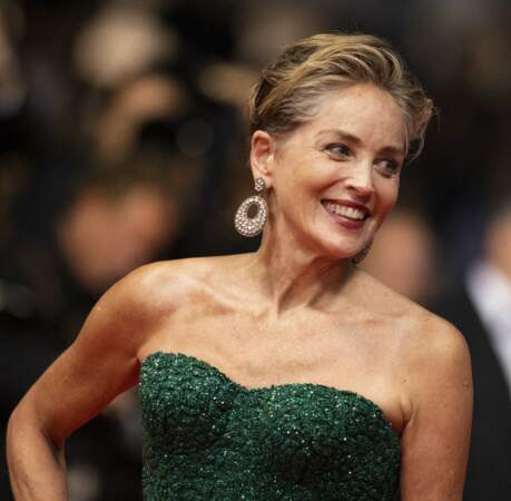 Fidèle à elle-même, Sharon Stone monte les marches du Festival de Cannes 2022 avec une coupe très courte. 