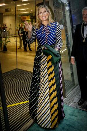 La reine Maxima des Pays-Bas porte une robe longue crée par la designer Mary Katrantzou, le 23 mai 2022. 