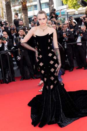 Cara Delevingne en robe Balmain à Cannes 2022.  