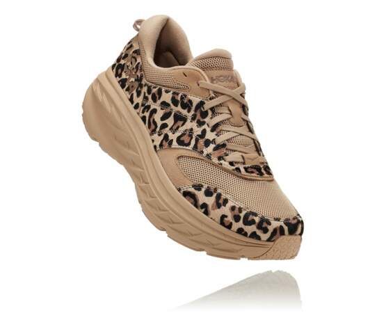 Sneakers Bondi L à imprimé léopard, Hoka x Engineered Garments, 200€ 