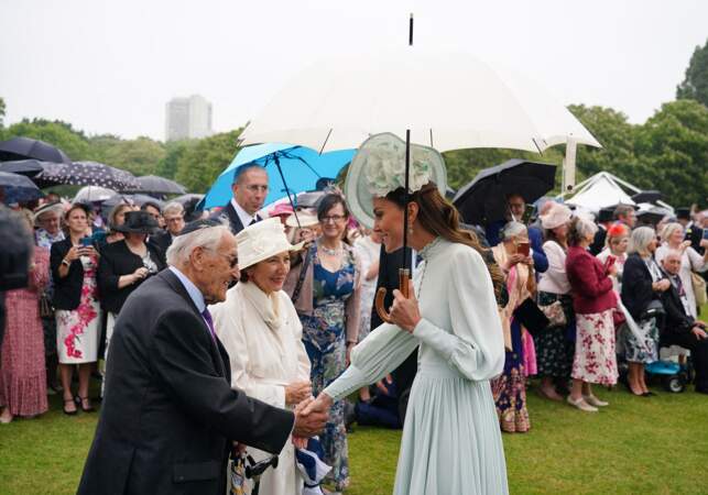Kate Middleton étincelante lors d'une Royal Garden Party au palais de Buckingham à Londres, le 25 mai 2022