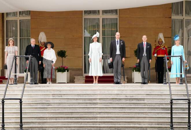 Beatrice d'York, le prince William, Kate Middleton, le prince Edward et Sophie de Wessex lors d'une Garden Party à Buckingham Palace à Londres, le 25 mai 2022