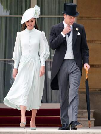 Kate Middleton et William bravent le vent lors d'une Garden Party organisée à Buckingham Palace, le 25 mai 2022