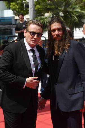 Benoit Magimel et  Michael Vautor complices pour la montée des marches de "Pacifiction" lors du 75ème Festival International du Film de Cannes, le 26 mai 2022. 
