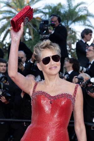 Sharon Stone craque pour des lunettes Aviateur à la 75ème cérémonie du Festival de Cannes 2022. 
