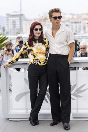 Priscilla Presley et Austin Butler choisissent une paire de lunettes de soleil noire au Festival de Cannes 2022. 