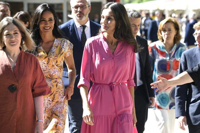 La reine Letizia d'Espagne sublime dans une robe rose, ce 27 mai 