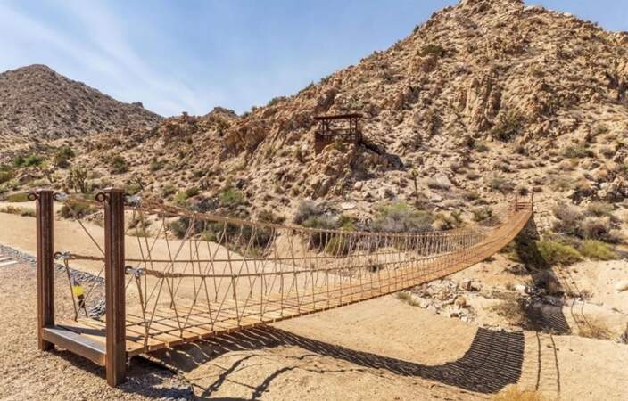 Avant l'arrivée d'Amber Heard dans la villa située dans le désert californien un pont avait déjà été construit