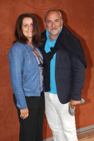 Antoine Dulery et sa femme Pascale Pouzadoux au village (Jour 3) lors des Internationaux de France de Tennis de Roland Garros 2022, à Paris, France, le 24 mai 2022. 