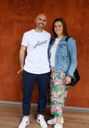Julien Arruti et sa compagne Aurélie au village (jour 11) lors des Internationaux de France de Tennis de Roland Garros à Paris, le 1er juin 2022.