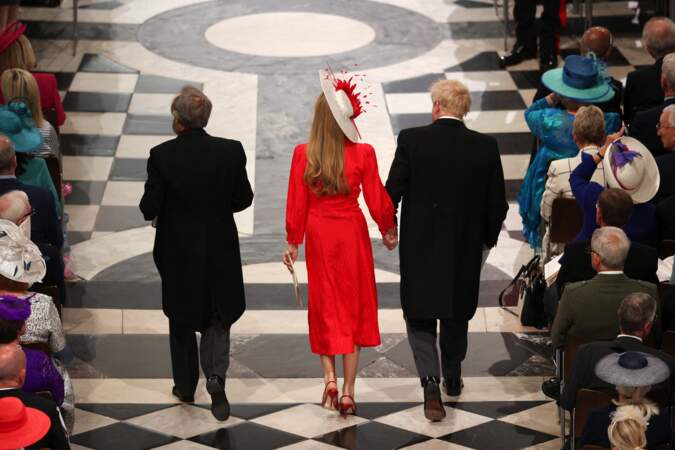 Le Premier ministre Boris Johnson et son épouse Carrie arrivent main dans la main dans la cathédrale Saint-Paul de Londres pour assister à la messe du jubilé, le 3 juin 2022