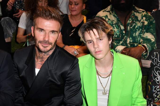 Cruz Beckham semble avoir hérité de la passion pour la mode de ses parents, le 24 juinau premier rang du défilé de mode Homme printemps-été 2023 Dior