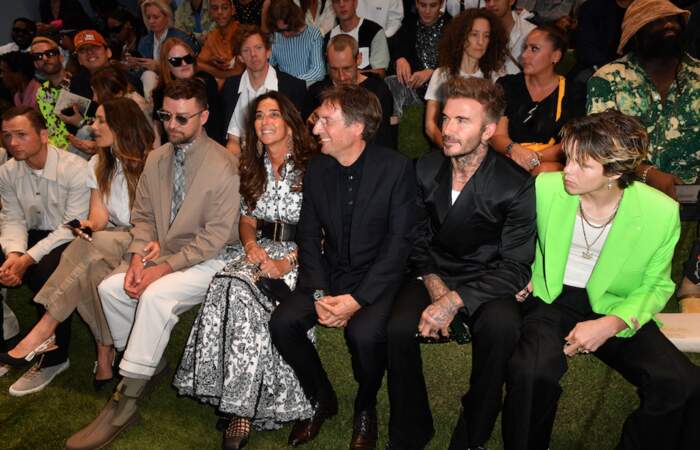 Elisabetta Beccari, son mari Pietro Beccari (DG de Dior), David Beckham, son fils Cruz et Naomie Campbell au front row du défilé de mode Homme printemps-été 2023 Dior - le 24 juin 2022