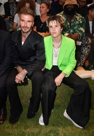 David Beckham et son fils cadet attentifs au podium lors du défilé Dior, le 24 juin 2022