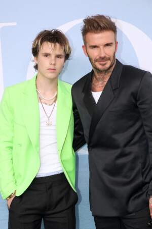 David Beckham et son fils Cruz au photocall du défilé de mode Homme printemps-été 2023 Dior à l'école du Val de Grâce à Paris, France, le 24 juin 2022 