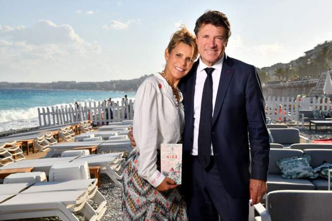  Laura Tenoudji et son mari Christian Estrosi, le maire de Nice, sur la nouvelle Plage du Negresco à Nice, le 24 juin 2022. 