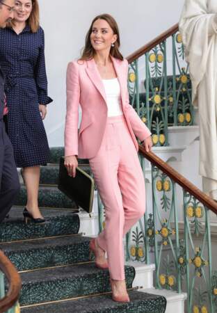 Kate Middleton est tendance dans son ensemble blazer/pantalon rose Alexander McQueen, le 16 juin 2022