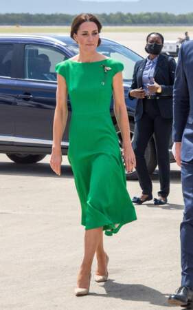 Kate Middleton porte sa couleur préférée lors de sa tournée aux Caraïbes, le 24 mars 2022. 