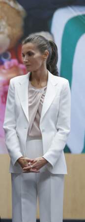 La reine Letizia d'Espagne porte sa marque préférée Carolina Herrera, ce 28 juin 2022. 