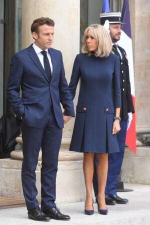 La robe choisie par Brigitte Macron le 1er juillet 2022 laissait apparaître ses jambes fuselées