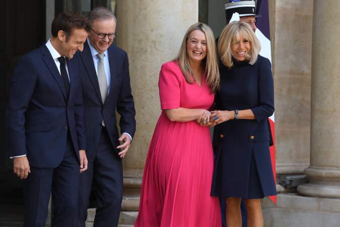 L'hilarité de Jodie Haydon et Brigitte Macron s'est communiquée jusqu'à leurs maris Anthony Albanese et Emmanuel Macron le 1er juillet 2022.