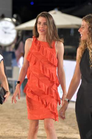Charlotte Casiraghi dans une robe orange Chanel au Jumping International de Monaco le 1er juillet 2022.