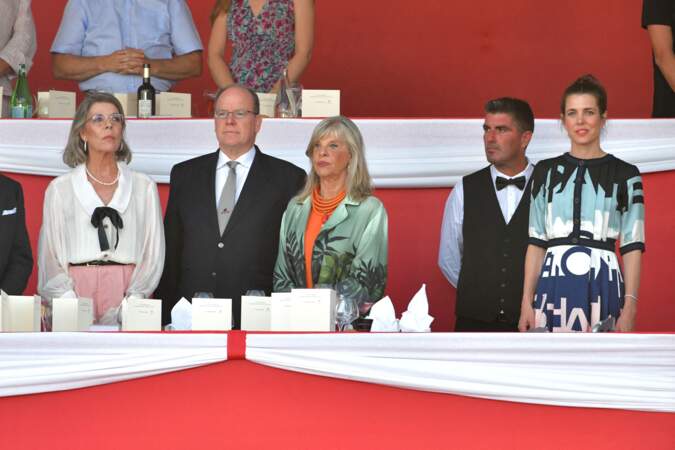La princesse Caroline de Hanovre, le prince Albert II de Monaco, et Charlotte Casiraghi au Longines Global Champions Tour le 2 juillet 2022. 