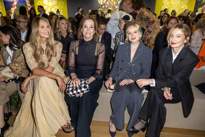 Elle Macpherson et Sigourney Weaver, Nadia Tereszkiewicz et Alba Rohrwacher au défilé Dior, ce 4 juillet 2022