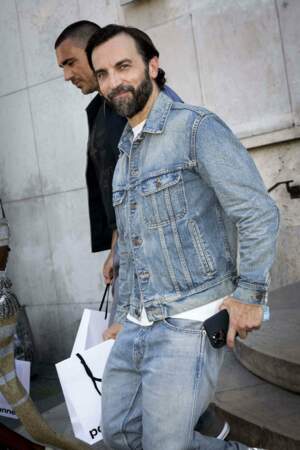 Nicolas Ghesquiere, l'ex directeur artistique de la maison de couture Balenciaga porte un total-look en denim bleu, le 3 juillet 2022. 