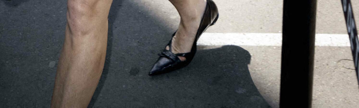 Marina Fois porte des chaussures plates à noeud, le3 juillet 2022. 