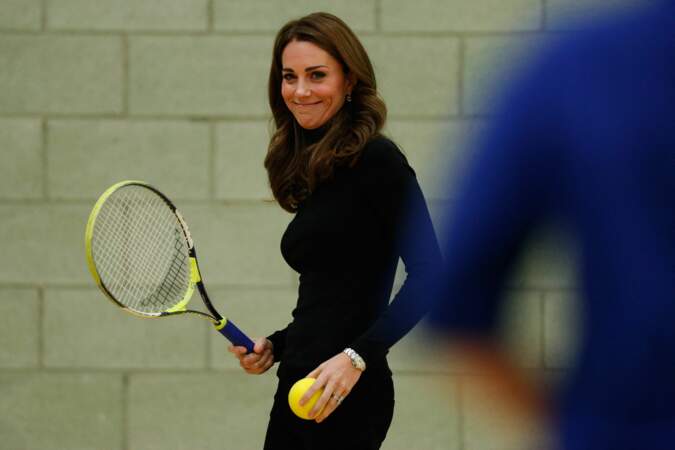 Kate Middleton joue au tennis en col roulé